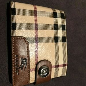 Vintage style Burberry wallet